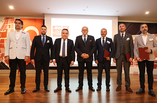 Başkan Böcek, iş insanlarına 3 yılını anlattı 