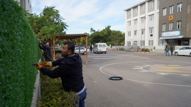 Konyaaltı Belediyesi ara tatilde okulları yeniliyor