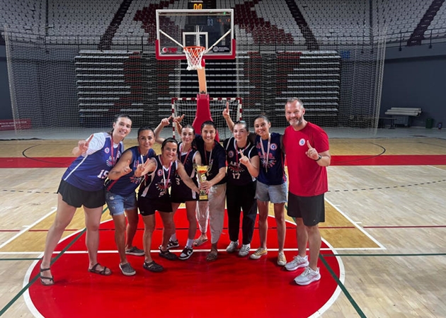 Büyükşehir Basketbol Yerel Ligi Büyük Kadınlar da şampiyon oldu