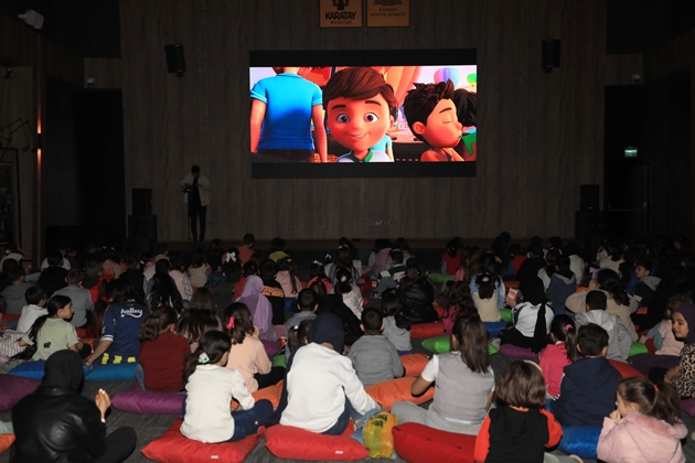 KARATAY BELEDİYESİ, ARA TATİLDE ÖĞRENCİLERİ SİNEMA ETKİNLİĞİYLE BULUŞTURDU