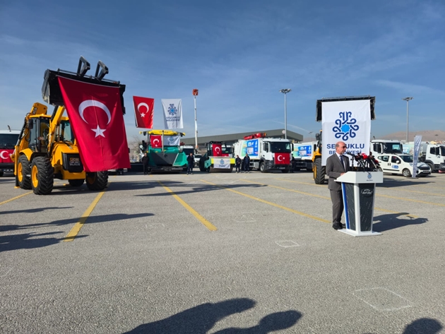 Selçuklu Belediyesi Yeni Araçlarını Tanıttı