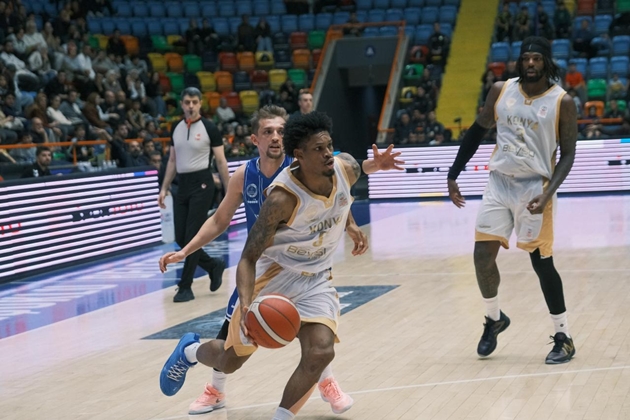 BÜYÜKŞEHİR TARAFTARI ÖNÜNDE GÜLDÜ