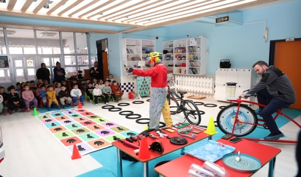 BAŞKAN ALTAY: “ÇOCUKLARIMIZDA BİSİKLETLİ YAŞAM KÜLTÜRÜNÜ YAYGINLAŞTIRMAK İÇİN ÇALIŞIYORUZ”
